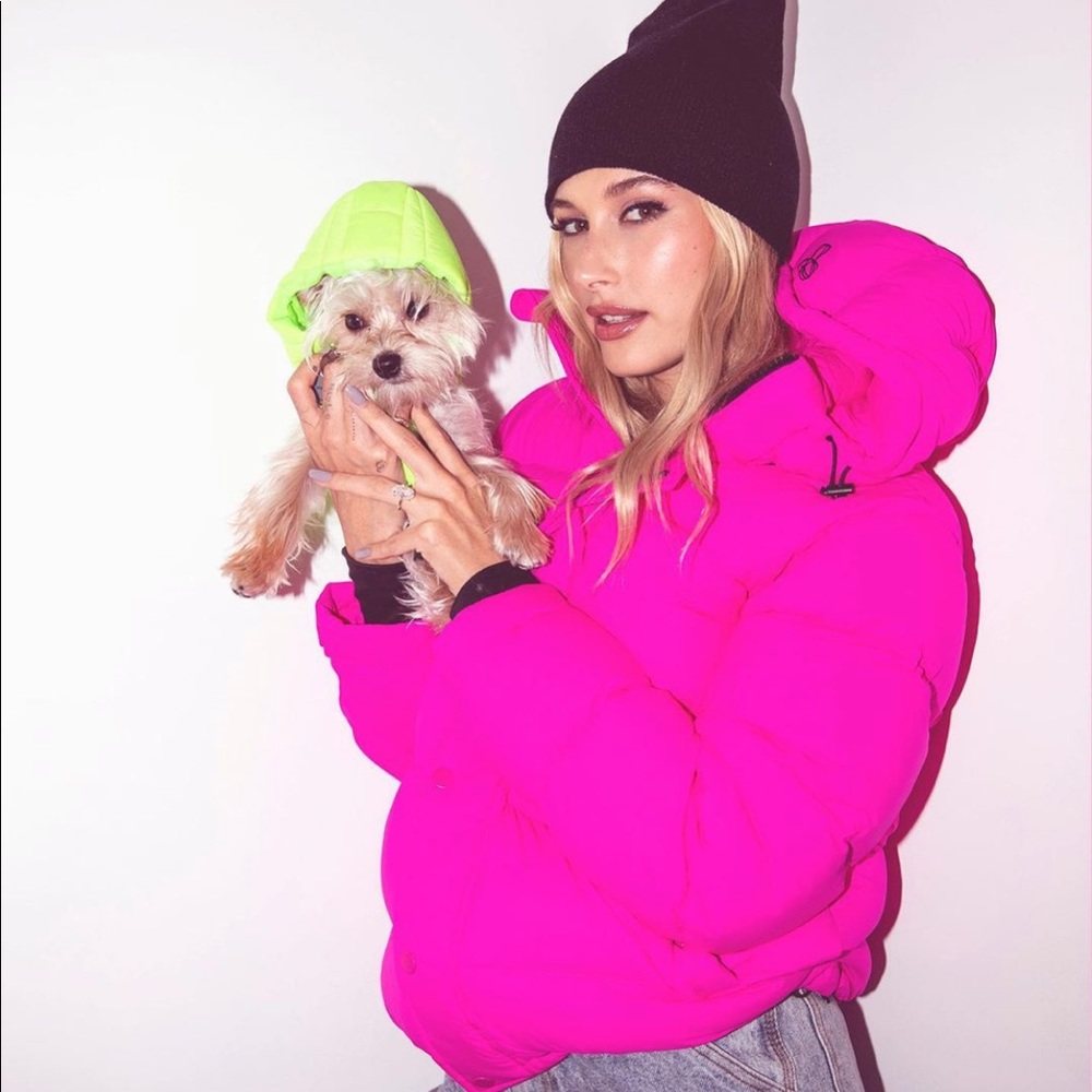 ✨ Aritzia SUPER-PUFF in NEON FUCHSIA✨